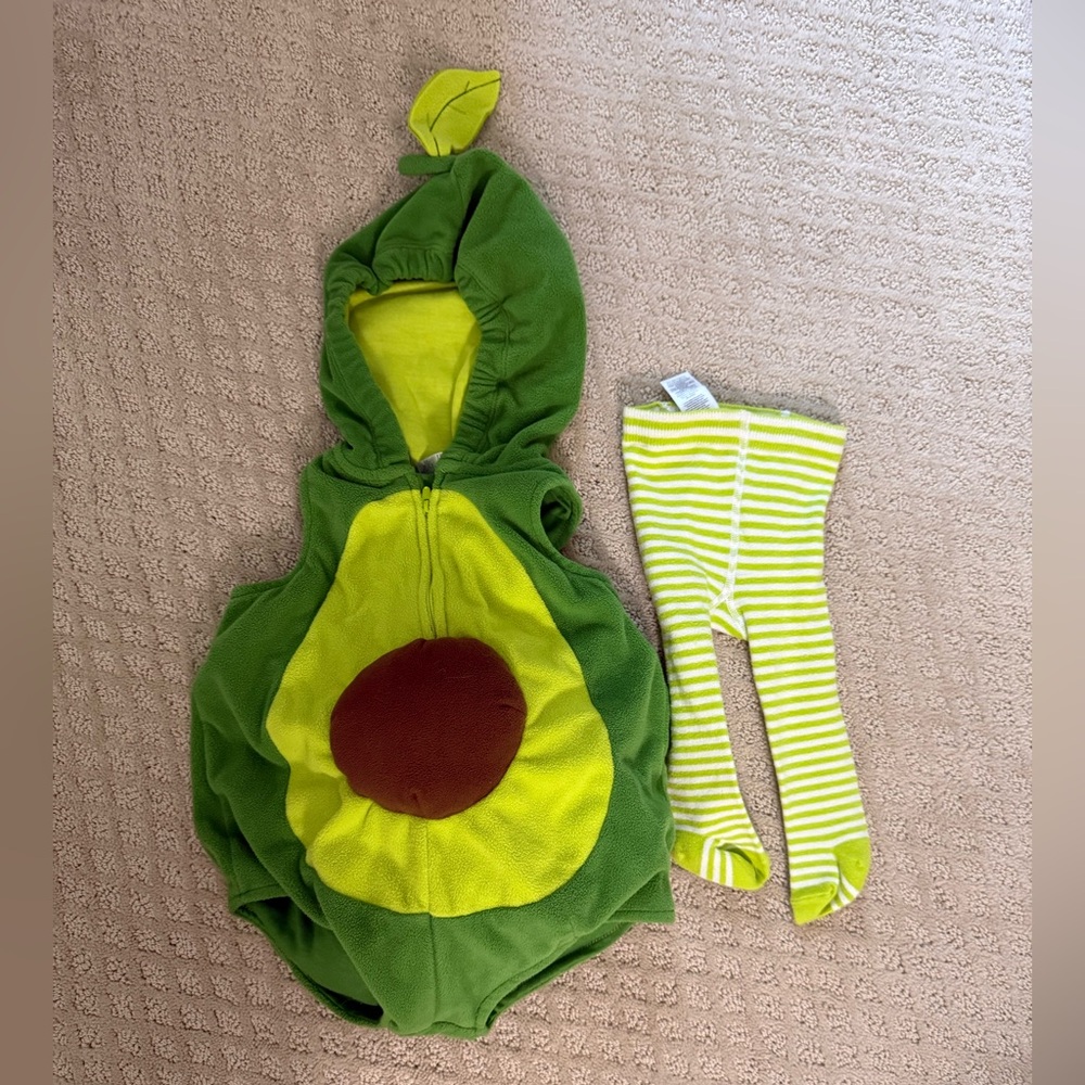 Carters baby Avocado costume - 6-9months